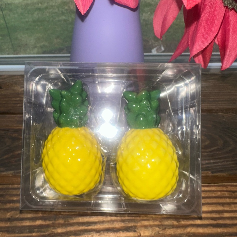 Pineapple Salt and Pepper Shakers - New - Picture 4 of 4